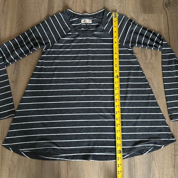 4/$20 Hollister | Striped Long Sleeve Knit T-Shirts (Grey & White) - Picture 5 of 6
